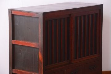 アンティーク家具　古民具・骨董　漆塗り!縦桟引き戸の和製アンティーク収納棚