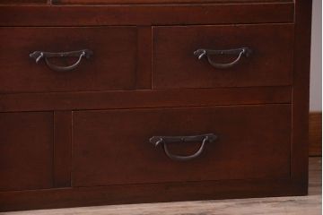 アンティーク家具　古民具・骨董　漆塗り!縦桟引き戸の和製アンティーク収納棚