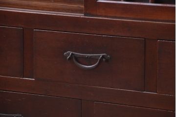 アンティーク家具　古民具・骨董　漆塗り!縦桟引き戸の和製アンティーク収納棚