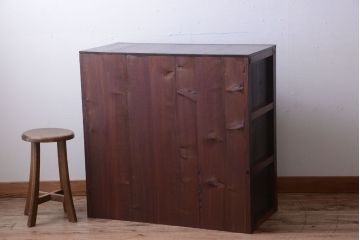 アンティーク家具　古民具・骨董　漆塗り!縦桟引き戸の和製アンティーク収納棚