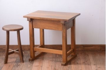 レトロ家具　昭和レトロ　古い学校の木製テーブル(平机)