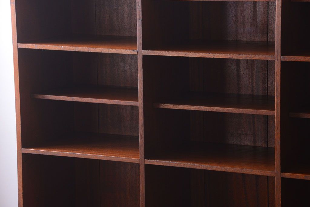 アンティーク家具　和製アンティーク　特大サイズ!古い木の重厚な縦型マス目棚(3)