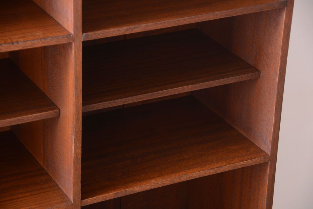 アンティーク家具　和製アンティーク　特大サイズ!古い木の重厚な縦型マス目棚(3)