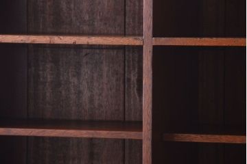 アンティーク家具　和製アンティーク　特大サイズ!古い木の重厚な縦型マス目棚(3)