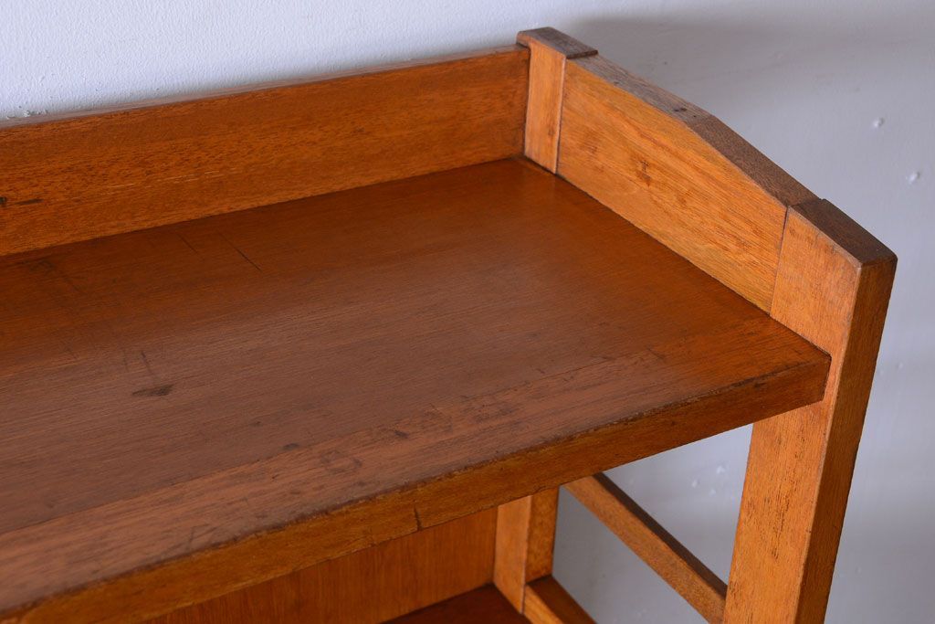 レトロ家具　和製アンティーク　レトロな古い木製の本棚