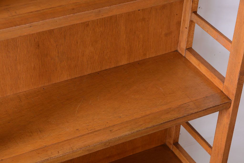 レトロ家具　和製アンティーク　レトロな古い木製の本棚