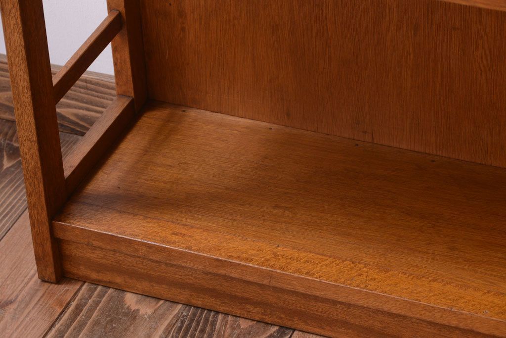 レトロ家具　和製アンティーク　レトロな古い木製の本棚