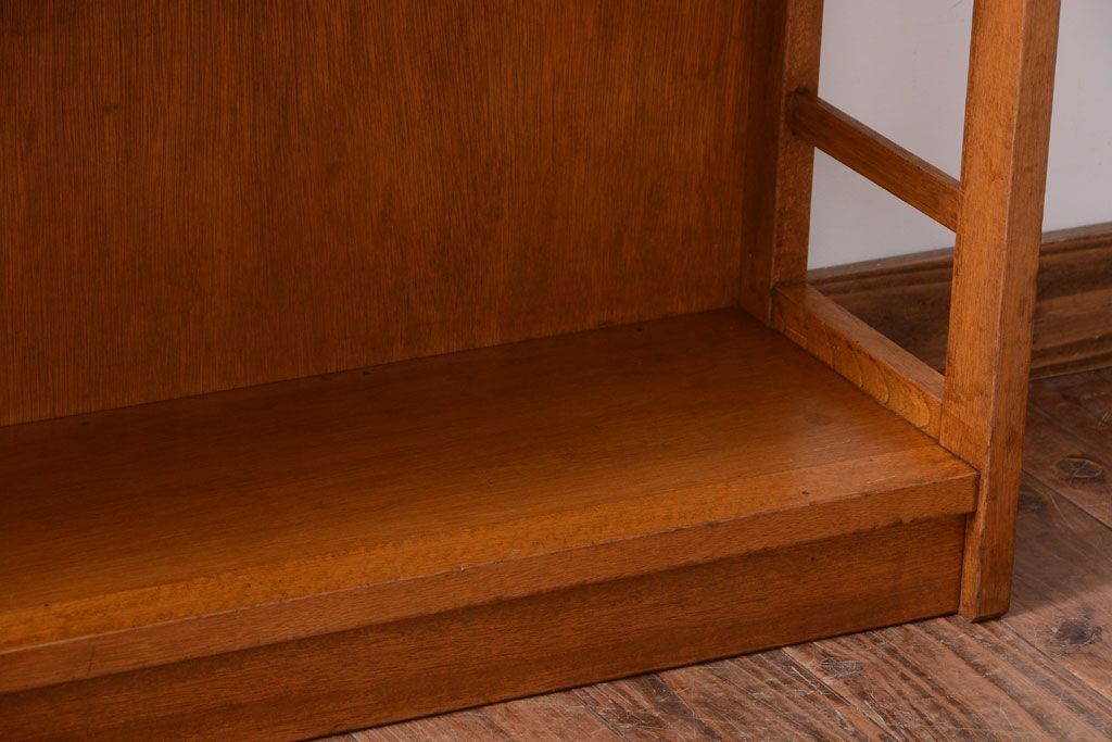 レトロ家具　和製アンティーク　レトロな古い木製の本棚