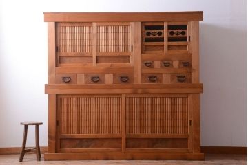 アンティーク家具　古民具・骨董　丸桟仕上げのアンティーク重ね木味水屋箪笥