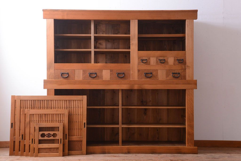 アンティーク家具　古民具・骨董　丸桟仕上げのアンティーク重ね木味水屋箪笥