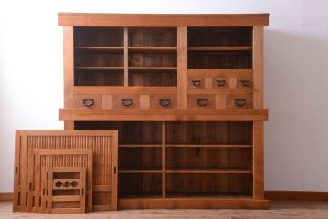 アンティーク家具　古民具・骨董　丸桟仕上げのアンティーク重ね木味水屋箪笥