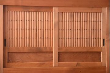 アンティーク家具　古民具・骨董　丸桟仕上げのアンティーク重ね木味水屋箪笥