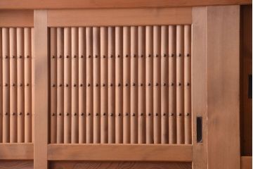 アンティーク家具　古民具・骨董　丸桟仕上げのアンティーク重ね木味水屋箪笥