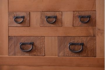 アンティーク家具　古民具・骨董　丸桟仕上げのアンティーク重ね木味水屋箪笥