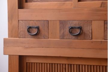 アンティーク家具　古民具・骨董　丸桟仕上げのアンティーク重ね木味水屋箪笥