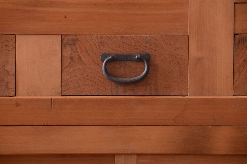 アンティーク家具　古民具・骨董　丸桟仕上げのアンティーク重ね木味水屋箪笥