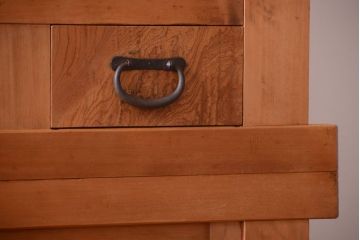 アンティーク家具　古民具・骨董　丸桟仕上げのアンティーク重ね木味水屋箪笥