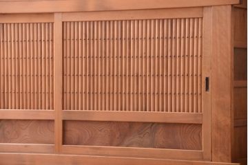 アンティーク家具　古民具・骨董　丸桟仕上げのアンティーク重ね木味水屋箪笥