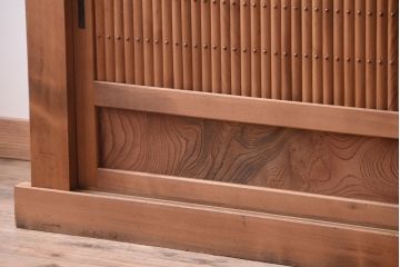 アンティーク家具　古民具・骨董　丸桟仕上げのアンティーク重ね木味水屋箪笥