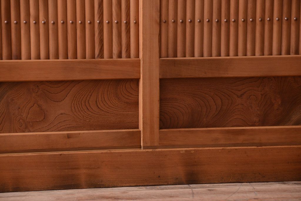 アンティーク家具　古民具・骨董　丸桟仕上げのアンティーク重ね木味水屋箪笥