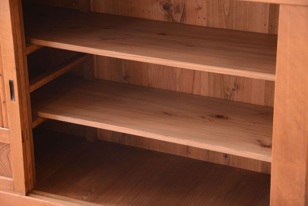 アンティーク家具　古民具・骨董　丸桟仕上げのアンティーク重ね木味水屋箪笥