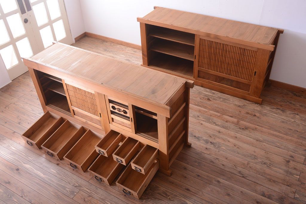 アンティーク家具　古民具・骨董　丸桟仕上げのアンティーク重ね木味水屋箪笥