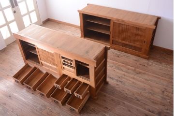 アンティーク家具　古民具・骨董　丸桟仕上げのアンティーク重ね木味水屋箪笥