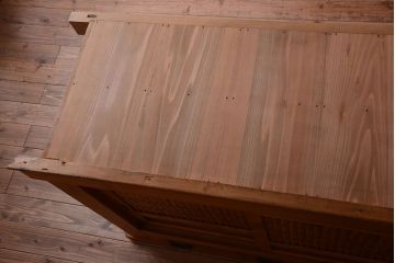 アンティーク家具　古民具・骨董　丸桟仕上げのアンティーク重ね木味水屋箪笥