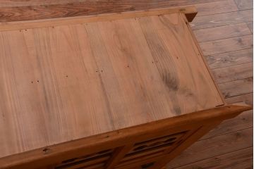 アンティーク家具　古民具・骨董　丸桟仕上げのアンティーク重ね木味水屋箪笥