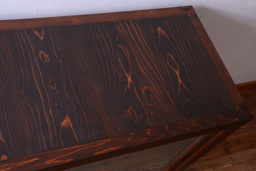 アンティーク家具　古民具・骨董　結霜ガラス引き戸のアンティーク水屋箪笥