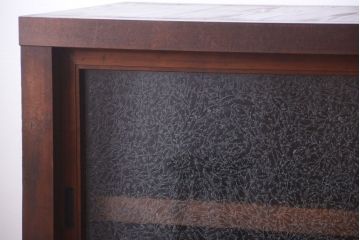 アンティーク家具　古民具・骨董　結霜ガラス引き戸のアンティーク水屋箪笥