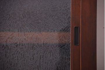 アンティーク家具　古民具・骨董　結霜ガラス引き戸のアンティーク水屋箪笥