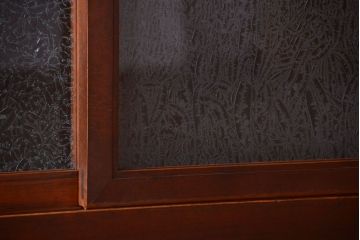 アンティーク家具　古民具・骨董　結霜ガラス引き戸のアンティーク水屋箪笥