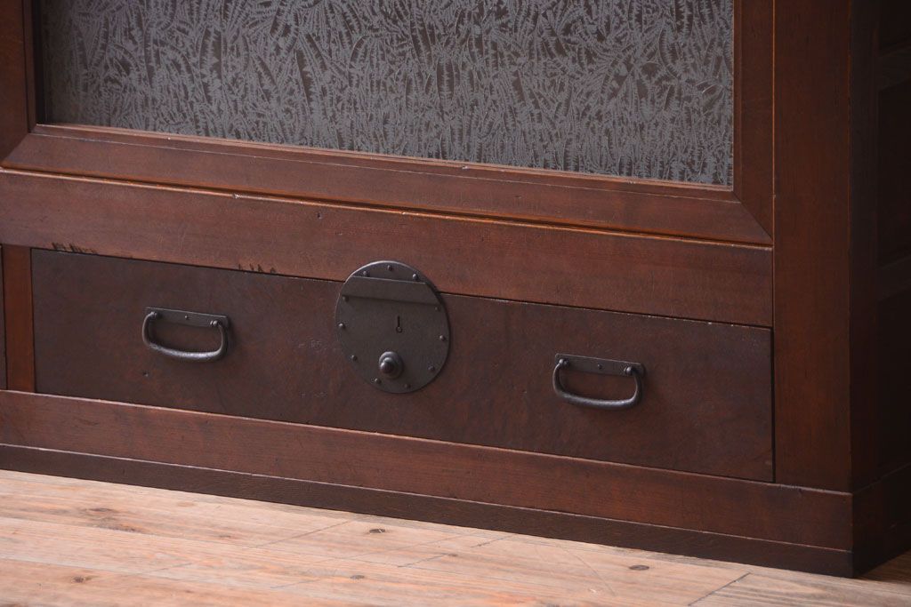 アンティーク家具　古民具・骨董　結霜ガラス引き戸のアンティーク水屋箪笥