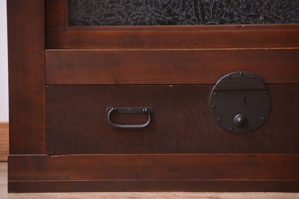 アンティーク家具　古民具・骨董　結霜ガラス引き戸のアンティーク水屋箪笥