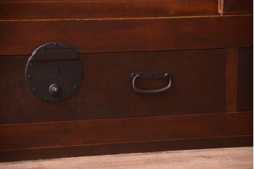 アンティーク家具　古民具・骨董　結霜ガラス引き戸のアンティーク水屋箪笥