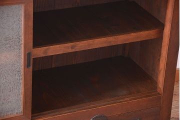 アンティーク家具　古民具・骨董　結霜ガラス引き戸のアンティーク水屋箪笥