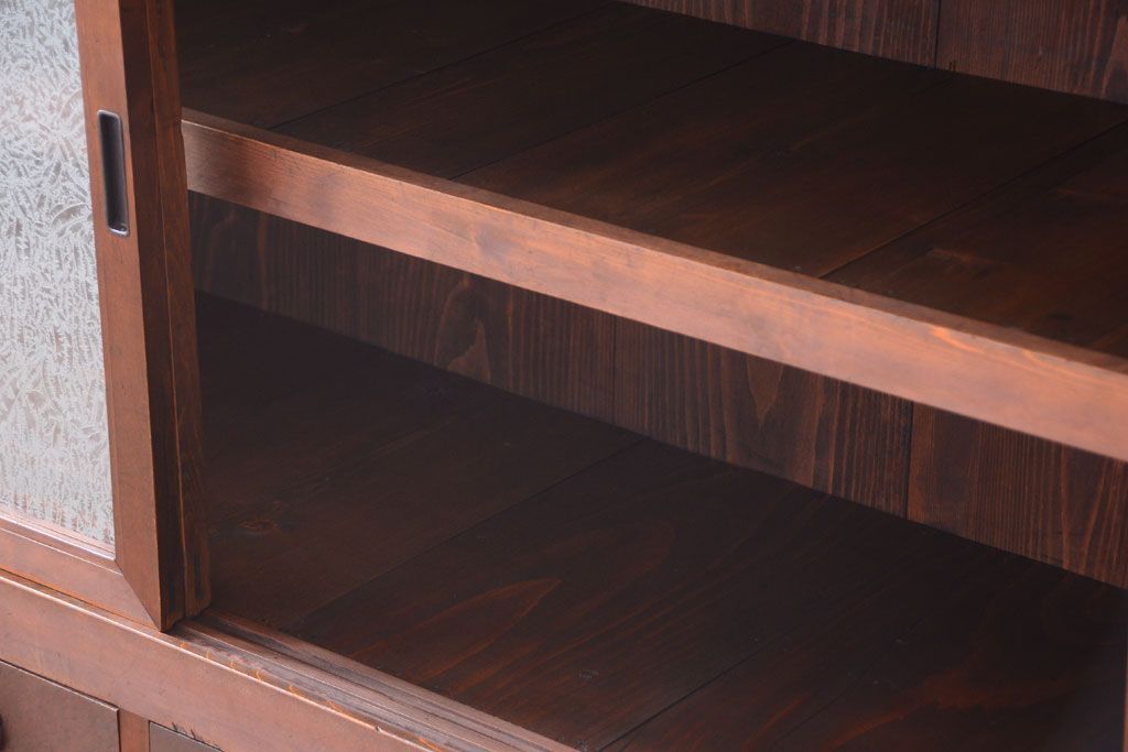 アンティーク家具　古民具・骨董　結霜ガラス引き戸のアンティーク水屋箪笥