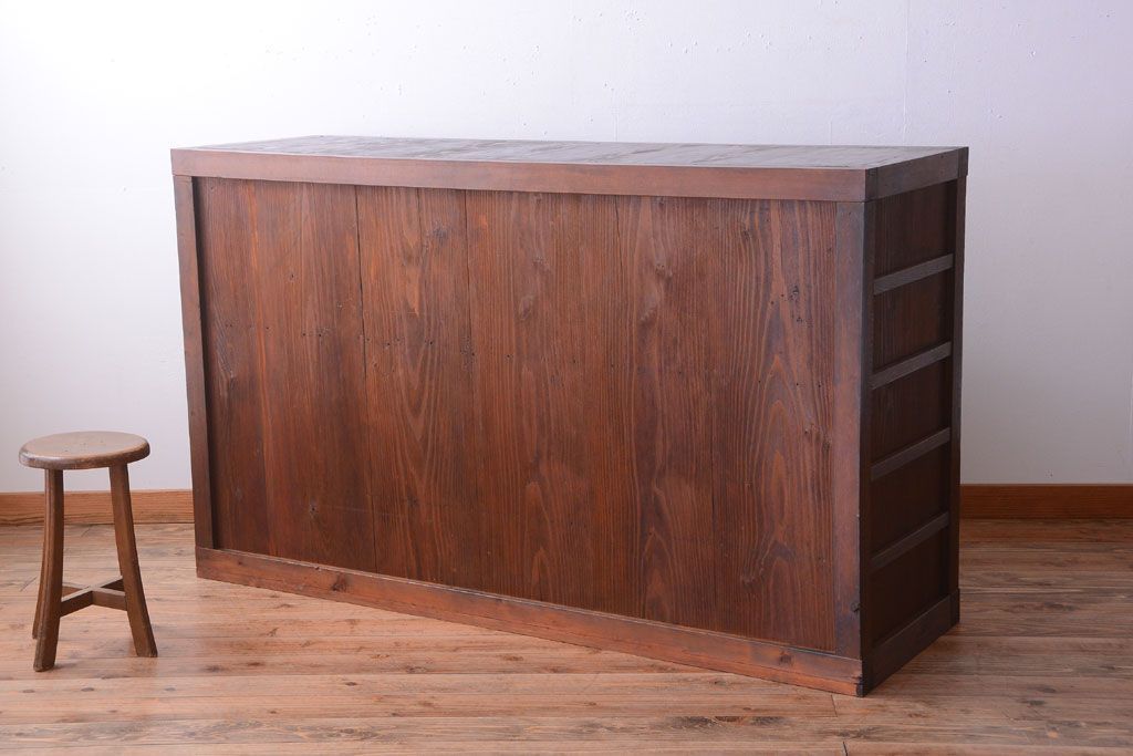 アンティーク家具　古民具・骨董　結霜ガラス引き戸のアンティーク水屋箪笥