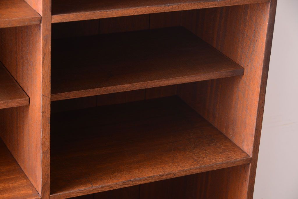 アンティーク家具　和製アンティーク　縦型!古い木の重厚な特大マス目棚(収納棚、飾り棚)