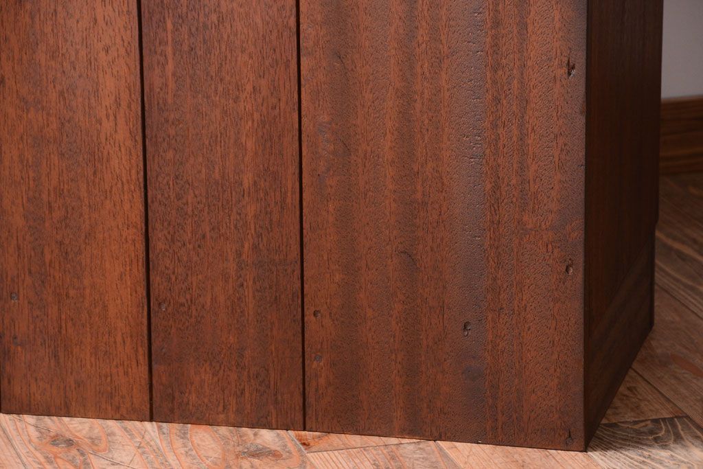 アンティーク家具　和製アンティーク　縦型!古い木の重厚な特大マス目棚(収納棚、飾り棚)