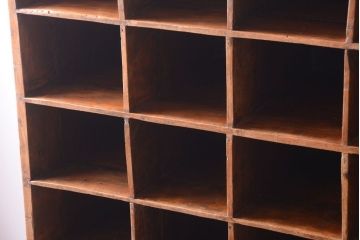 アンティーク家具　アンティーク調　木製の大きなマス目棚