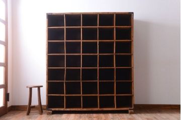 アンティーク家具　アンティーク調　木製の大きなマス目棚