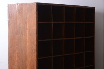 アンティーク家具　アンティーク調　木製の大きなマス目棚