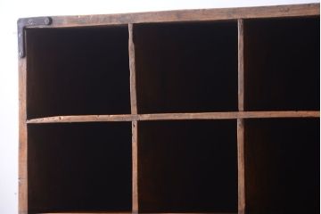 アンティーク家具　アンティーク調　木製の大きなマス目棚