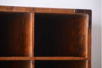 アンティーク家具　アンティーク調　木製の大きなマス目棚