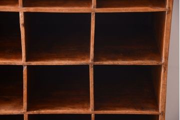 アンティーク家具　アンティーク調　木製の大きなマス目棚