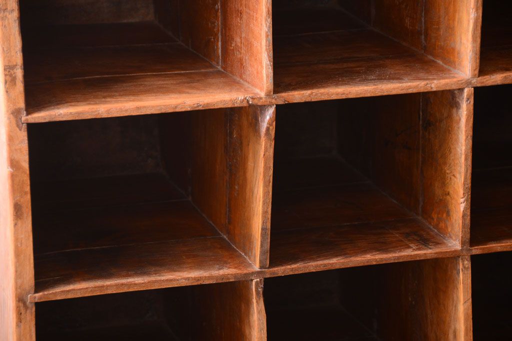 アンティーク家具　アンティーク調　木製の大きなマス目棚