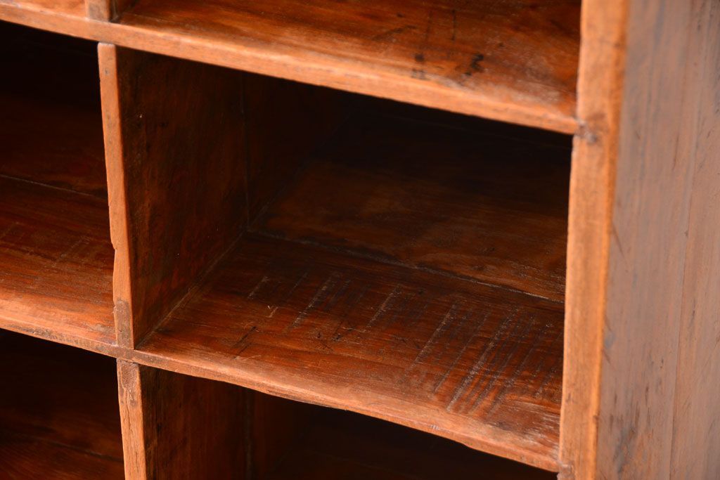 アンティーク家具　アンティーク調　木製の大きなマス目棚