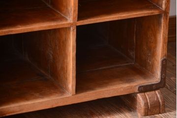 アンティーク家具　アンティーク調　木製の大きなマス目棚